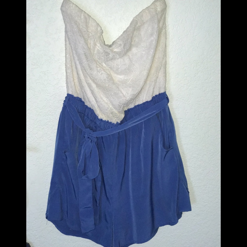 Short lace -strapless romper